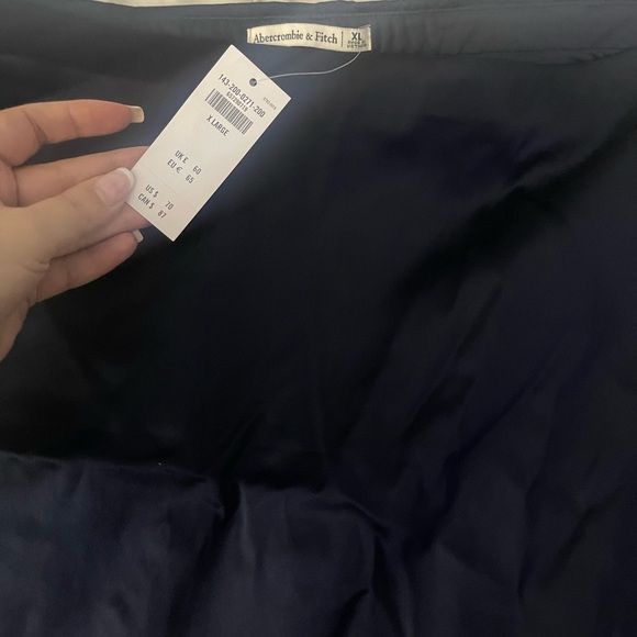 ABERCROMBIE SATIN SCULP MINI SKORT - Picture 2 of 2